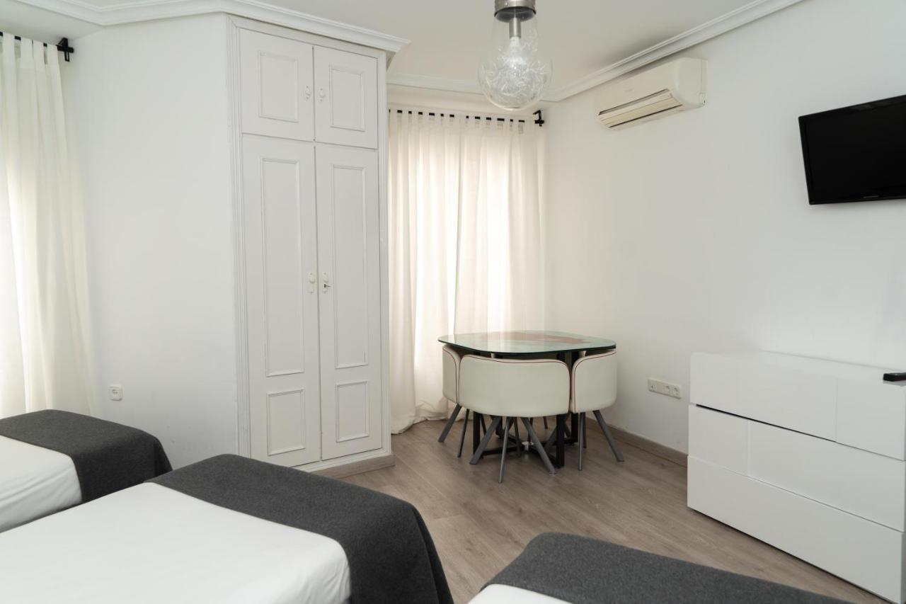 Hostal Gala Мадрид Экстерьер фото