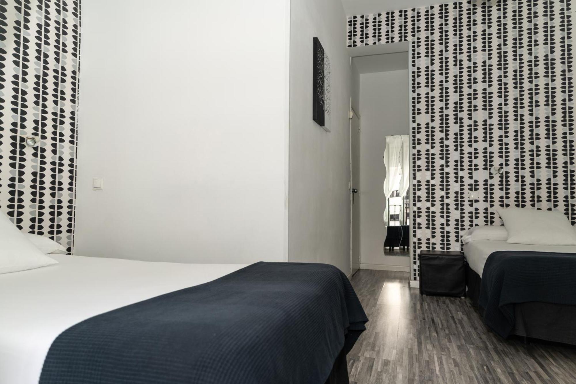 Hostal Gala Мадрид Экстерьер фото