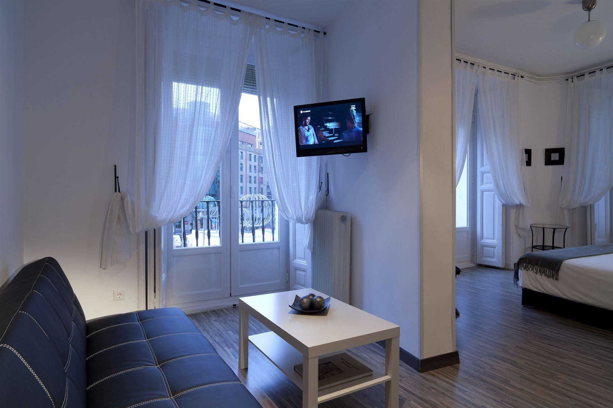Hostal Gala Мадрид Экстерьер фото