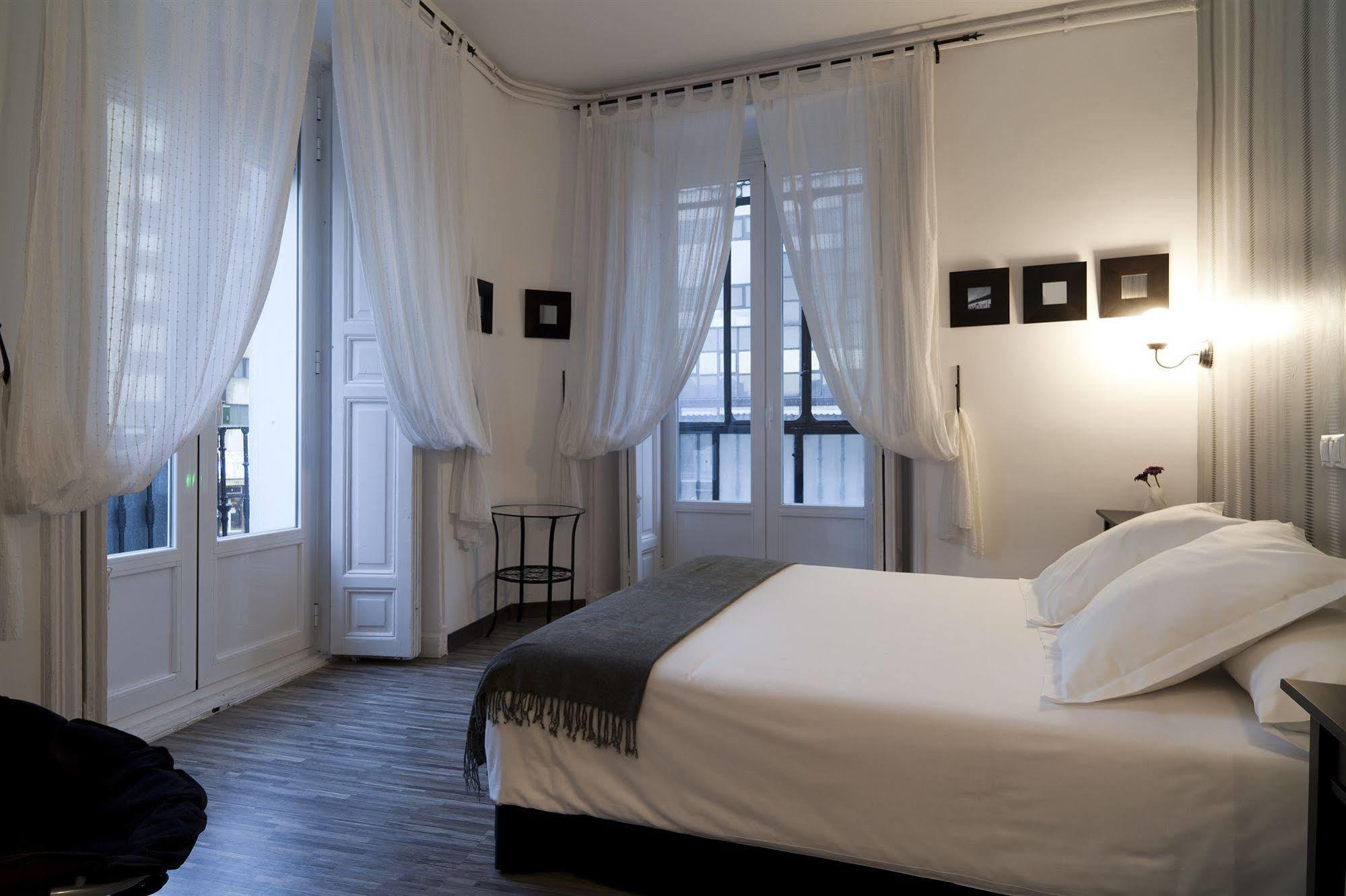 Hostal Gala Мадрид Экстерьер фото