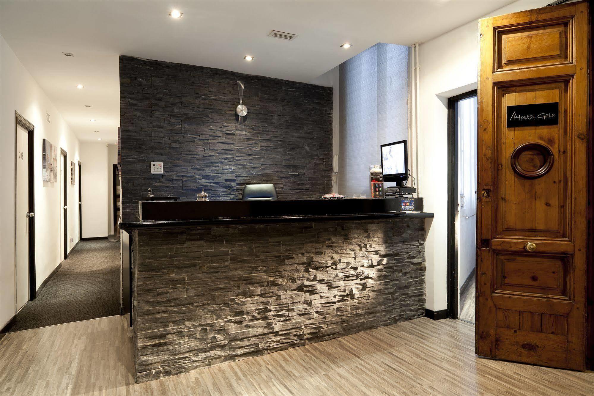 Hostal Gala Мадрид Экстерьер фото
