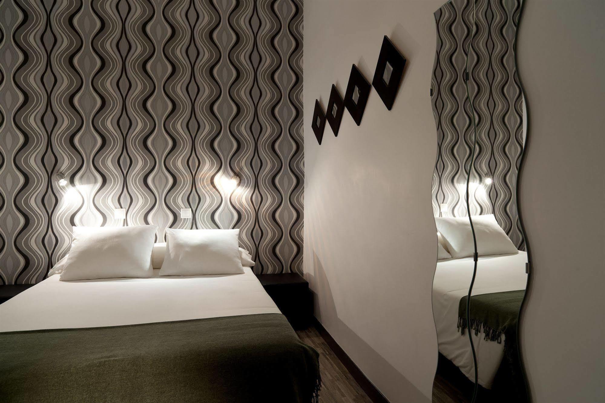 Hostal Gala Мадрид Экстерьер фото