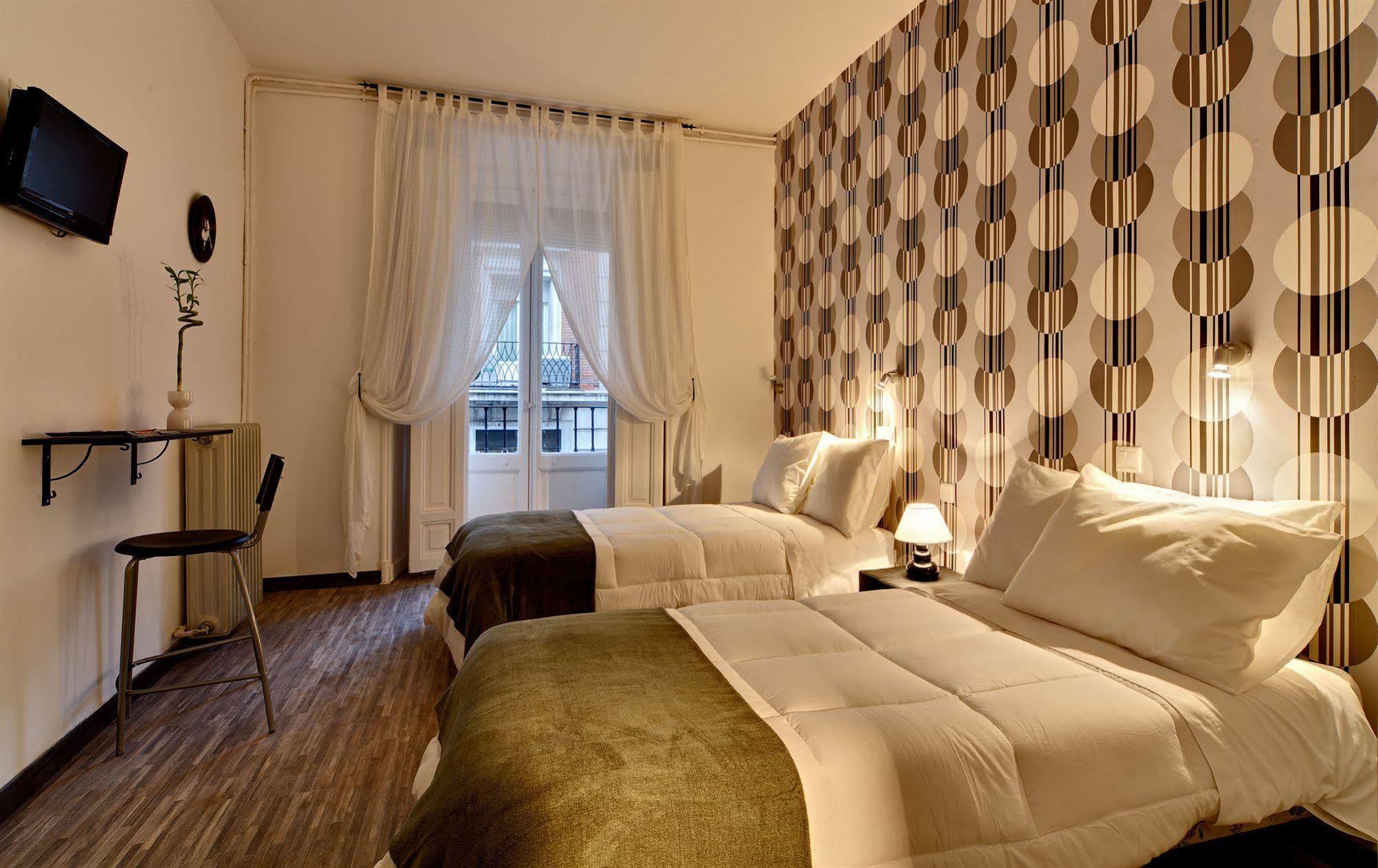 Hostal Gala Мадрид Экстерьер фото