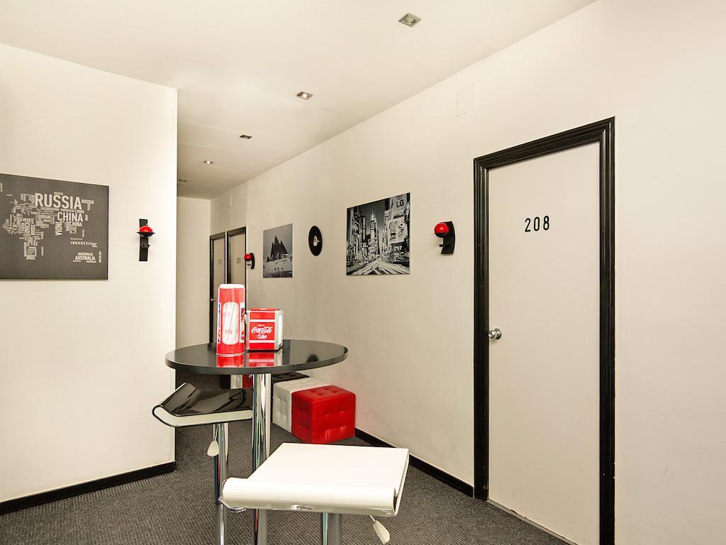 Hostal Gala Мадрид Экстерьер фото